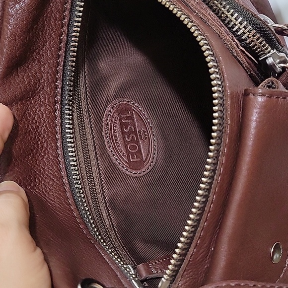 Fossil Leather Crossbody Bag in beautiful Cherry Brown🤎🐿 - Picture 10 of 12